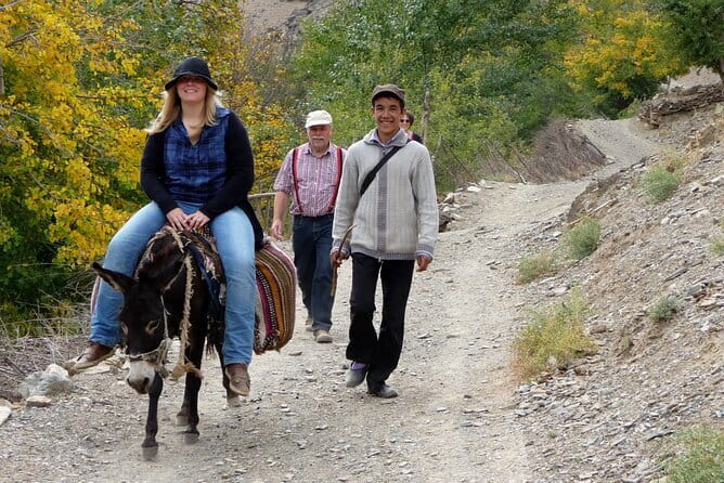 2 Day Ukhum Hiking Tour from Bukhara - Day 1: From the Khodja Nasreddin statue to Ukhum