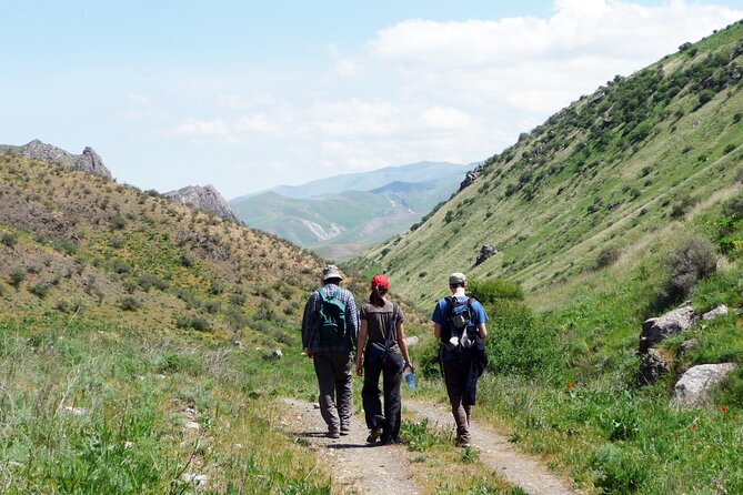 3-Day Yurt Stay, Hiking & Lake Aydarkul Tour - Day two: the 15-kilometer climb to the plateau