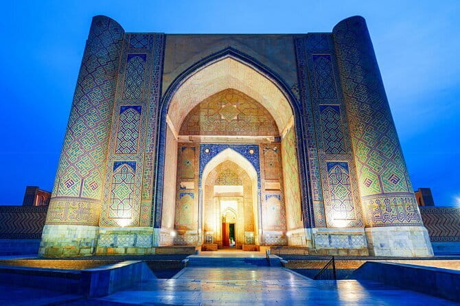 A City Tour Of Samarkand: The Pearl Of The East - Shah-i-Zinda: the most atmospheric final stop