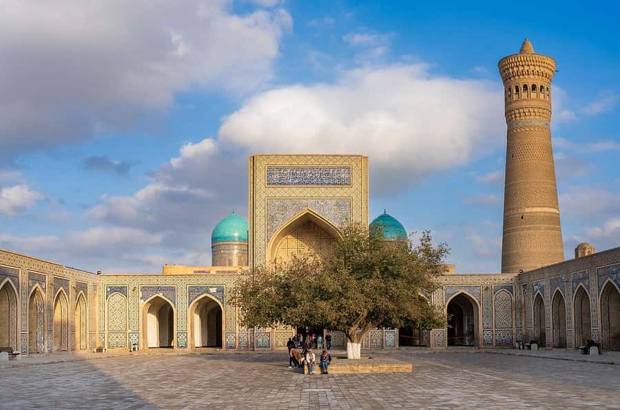 A Group Walking Tour Of Old Town - The Kalon Minaret and Islamic Bukhara