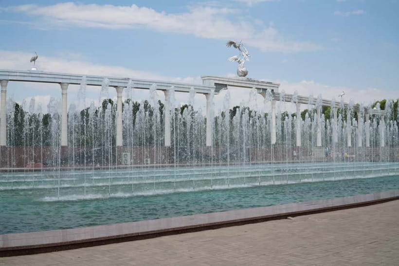 All-Inclusive VIP Tashkent Tour with Guide & Meals - Chorsu Bazaar: food, crafts, tea, and shopping