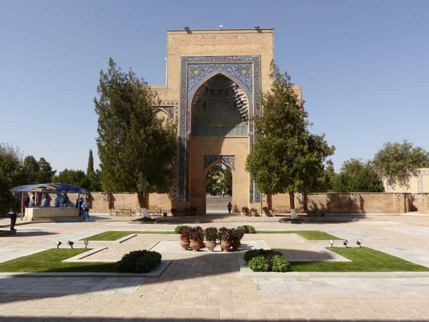 All Samarkand monument in one day - Bibi-Khanum Mosque and the Siab Bazaar
