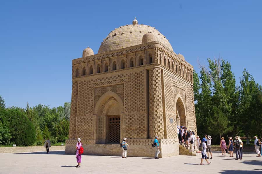 Bukhara: Full-Day Guided Tour with English-Speaking Guide - Magok-i-Attari and Bukhara’s layered faiths