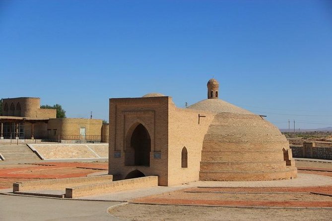 Bukhara - Samarkand Transfer (275 km) - Arriving in Samarkand near Registan Square