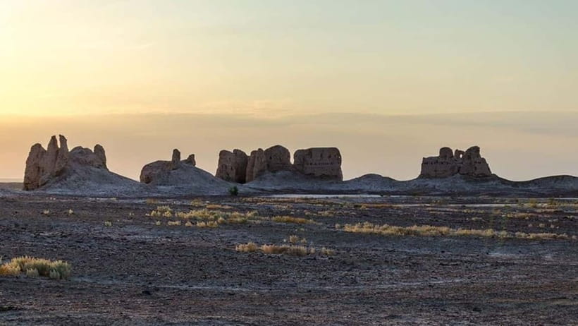Daytrip from Khiva to six ancient fortresses - Big Qırq Qız Qala and its unusual walls