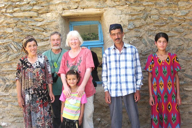 Desert yurt camp and Mountain tour - 3 days - Day 1: Ceramics, Nurata, and the Kyzyl-Kum Desert