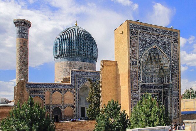 Explore Samarkand Guided Tour with Transfers - One hour at Registan Square