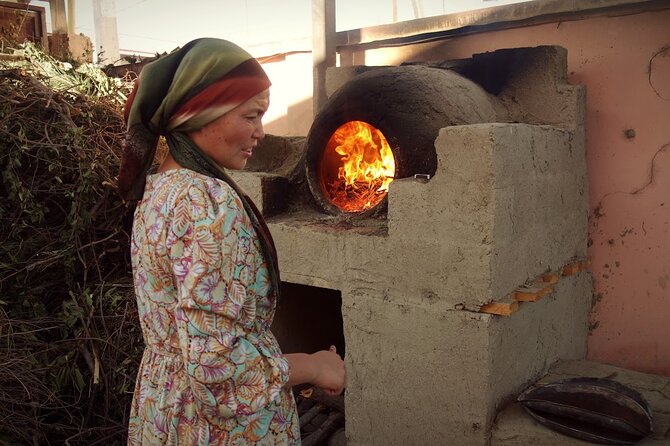 Private Samarkand Cooking Class with Market Tour & Transfers - Choosing between plov and traditional Uzbek bread