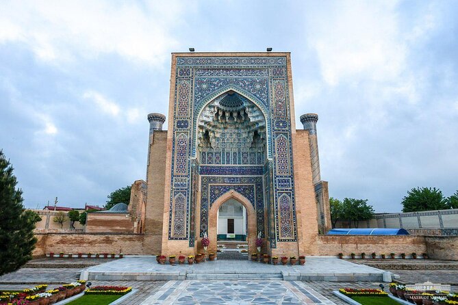 Samarkand All Inclusive Day Tour from Tashkent - What the guide and group size mean