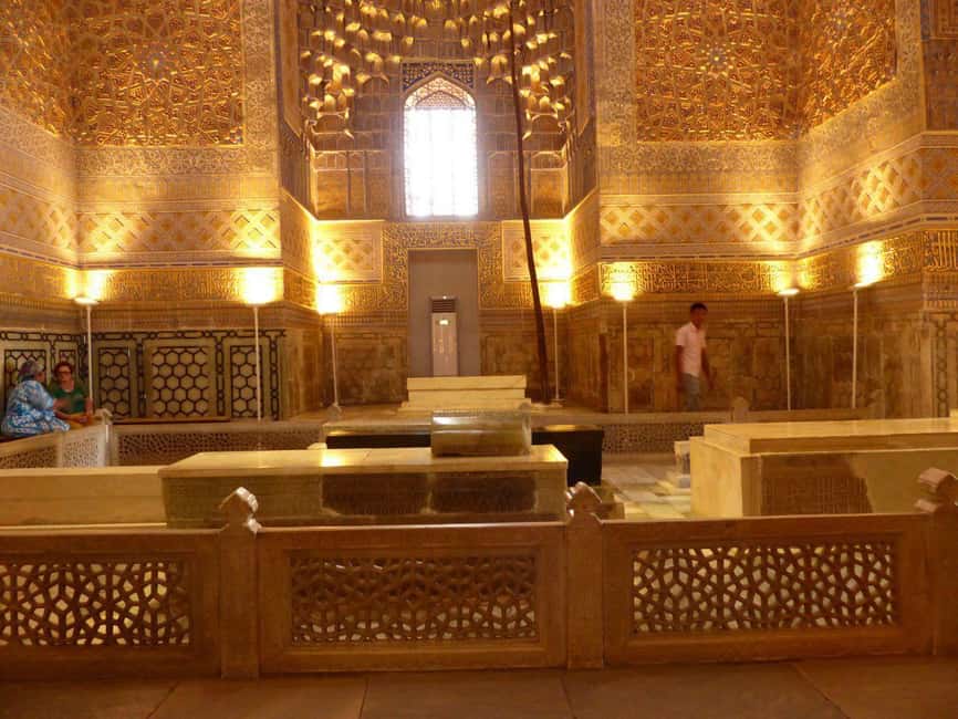 Sunset walking tour of Samarkand - Ulugbek Observatory and the final stop