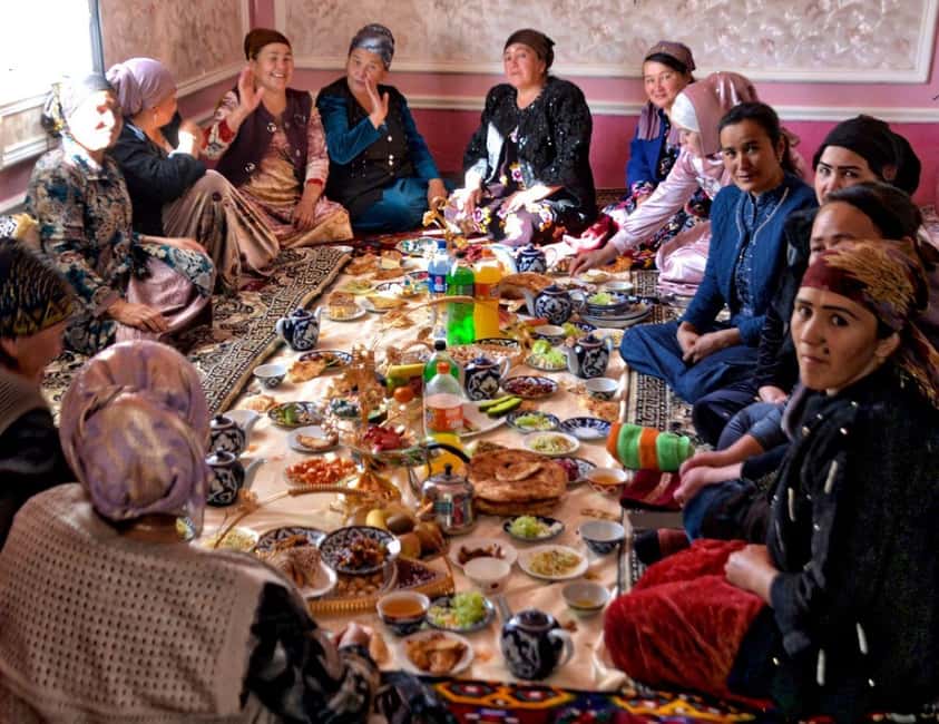 Uzbek wedding ceremony - The guides and the value of translation